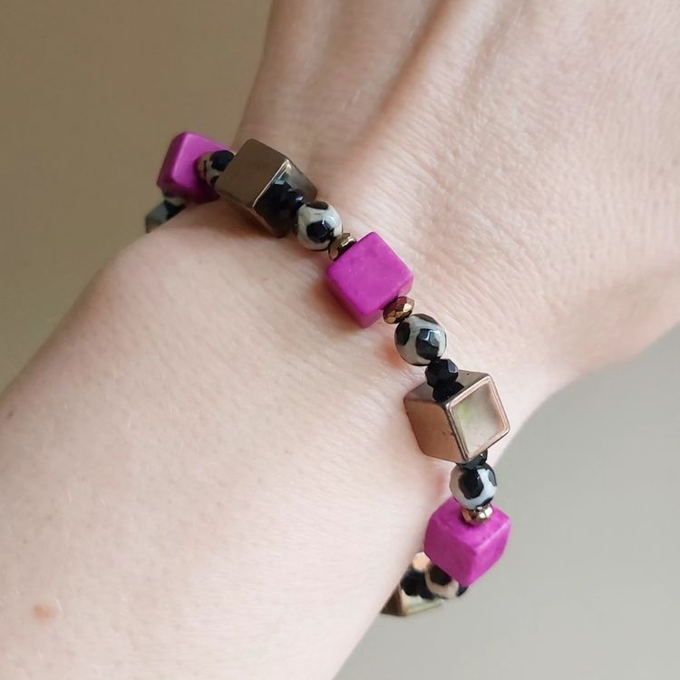 Elastiskt armband | Syntetisk turkos, hematit & DZI