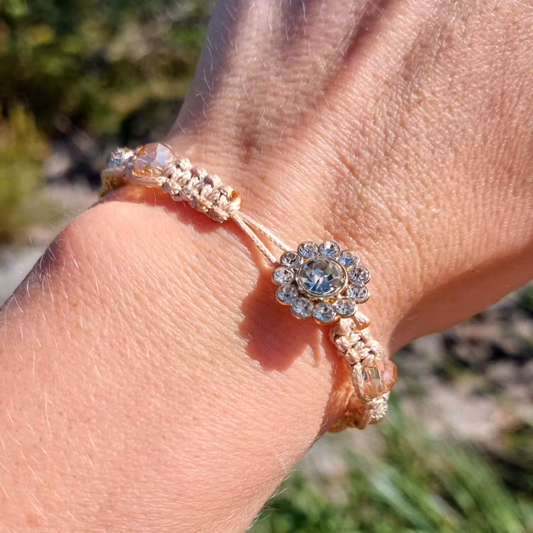 Makraméarmband med knapp | Glas