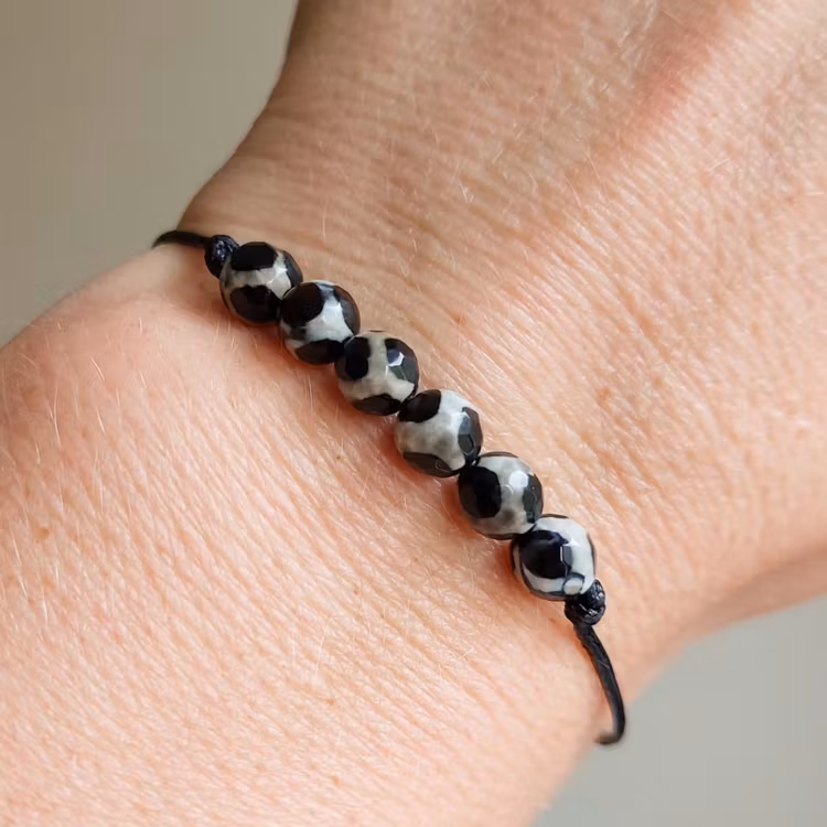 Makraméarmband | Tibetansk halvädelsten DZI