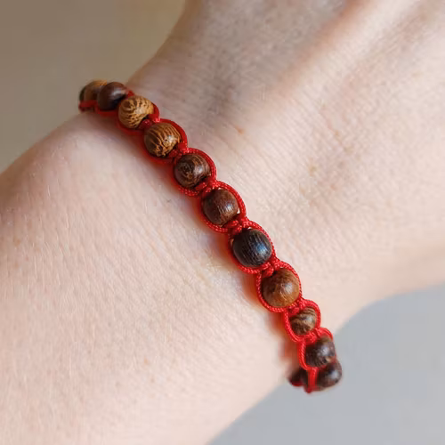 Makraméarmband med knapp | Trä