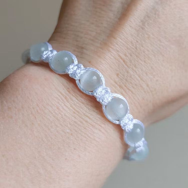 Makraméarmband med knapp | Glas