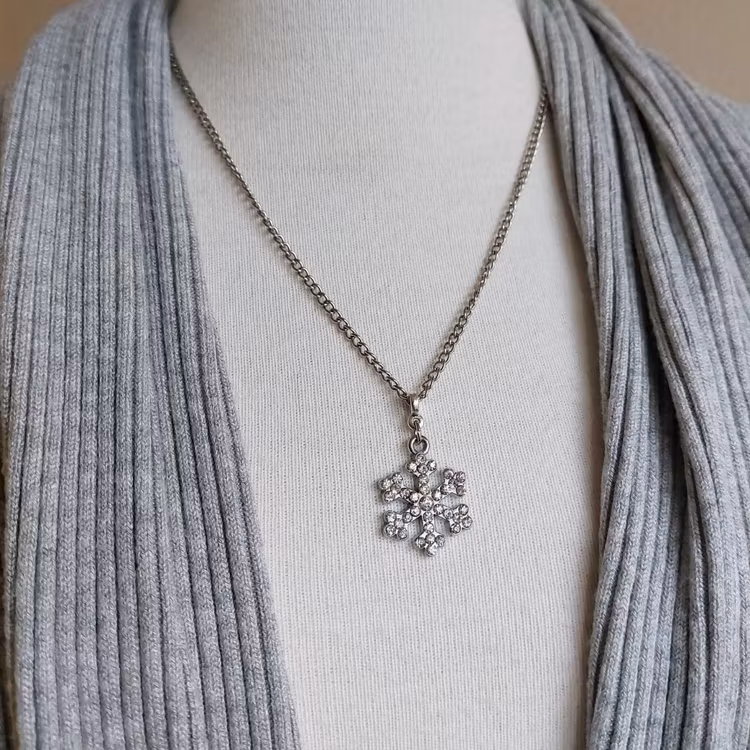 Halsband med hänge | Metall med strass