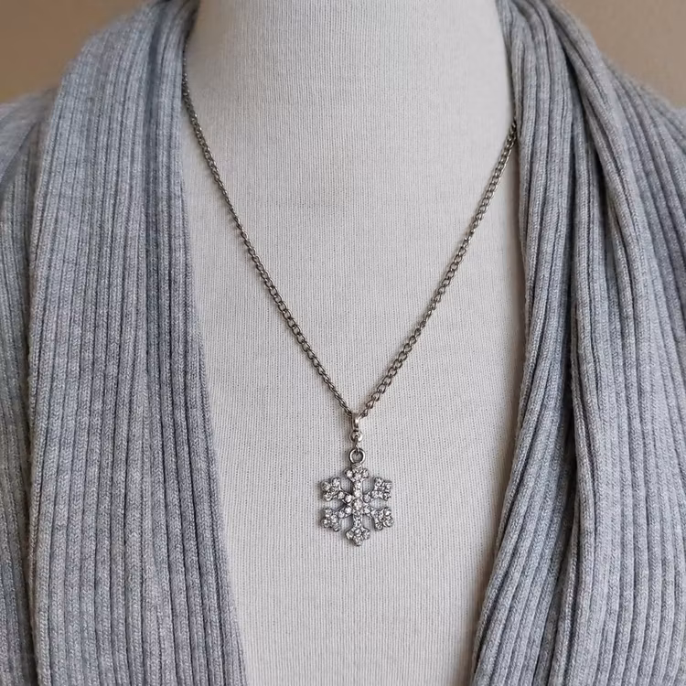 Halsband med hänge | Metall med strass