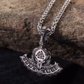 Thors hammer i dragehud og valknut design