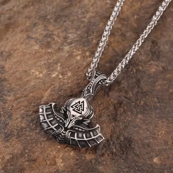 Thors hammer i dragehud og valknut design