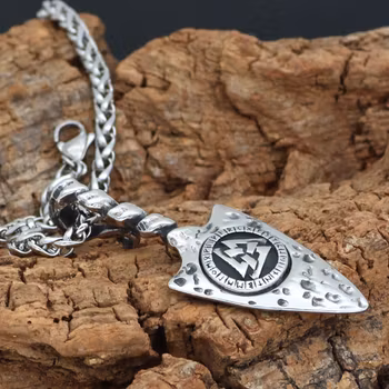 Odins Gungne Spyd med Valknut symbol