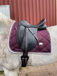 Dressyrsadel, 17", svart