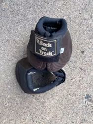 Boots Back on Track, M