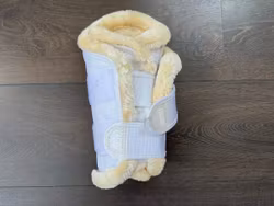 Damasker fram Eskadron vita, L