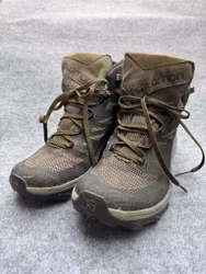 Salomon stallsko, storlek 44