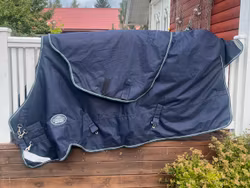 Vintertäcke Riding House med hals, 155 cm