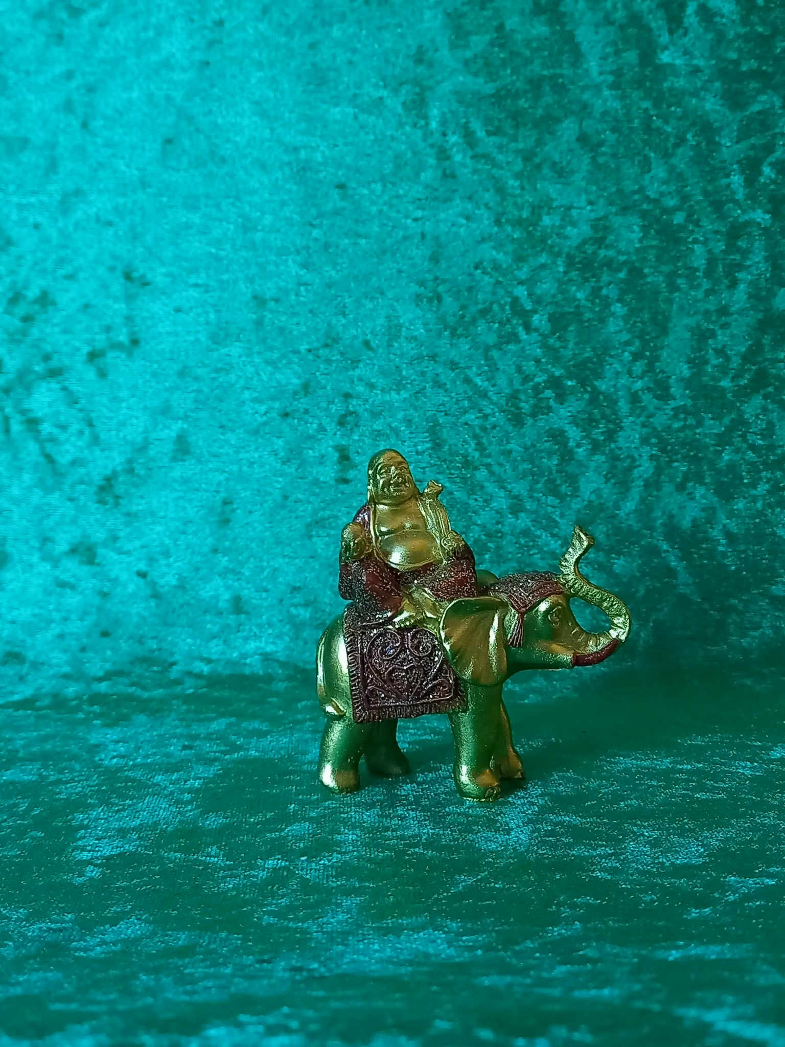 Ridande Buddha Röd