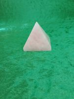 Rosenkvarts Pyramid