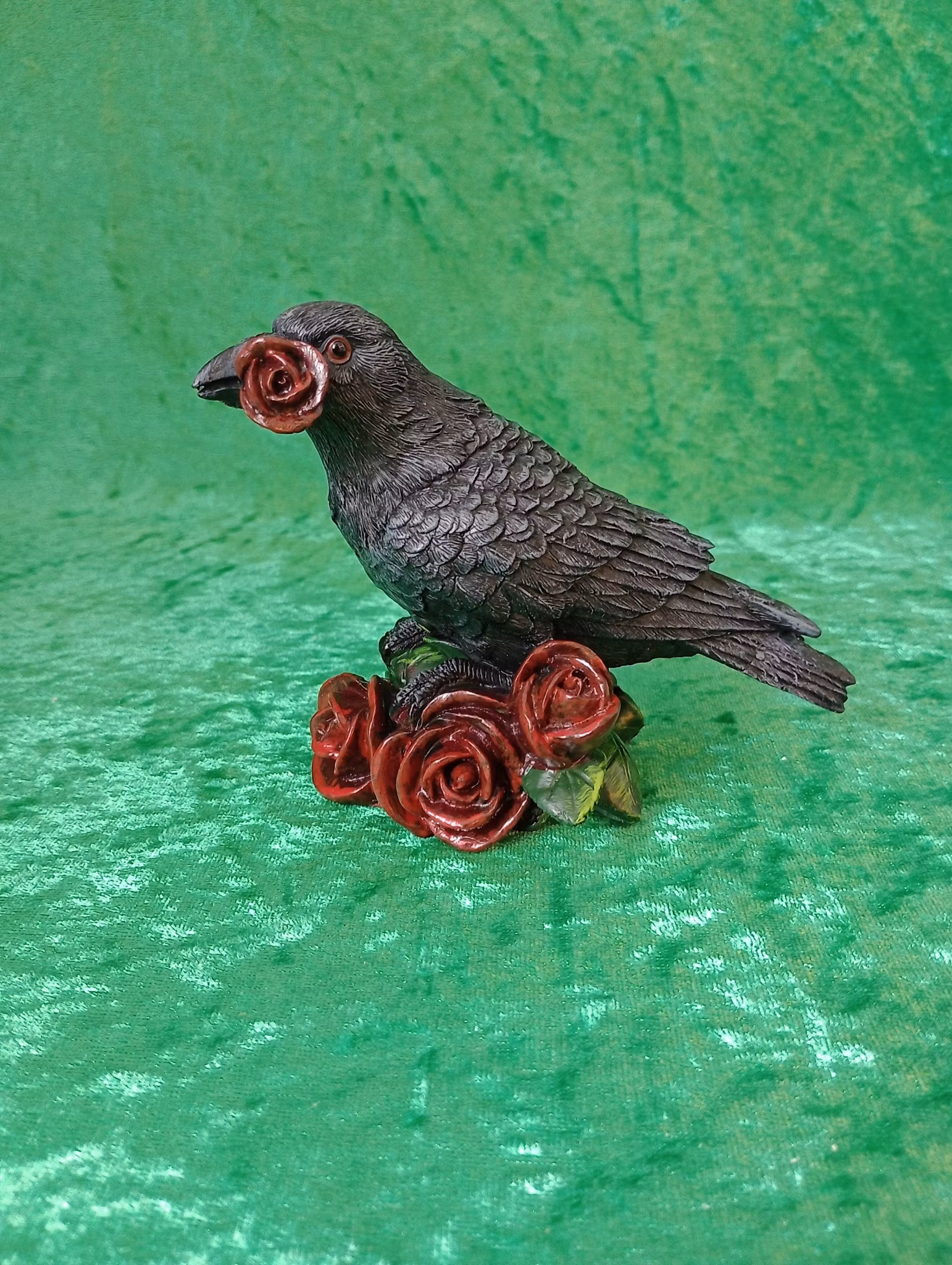 Kråka med rosor