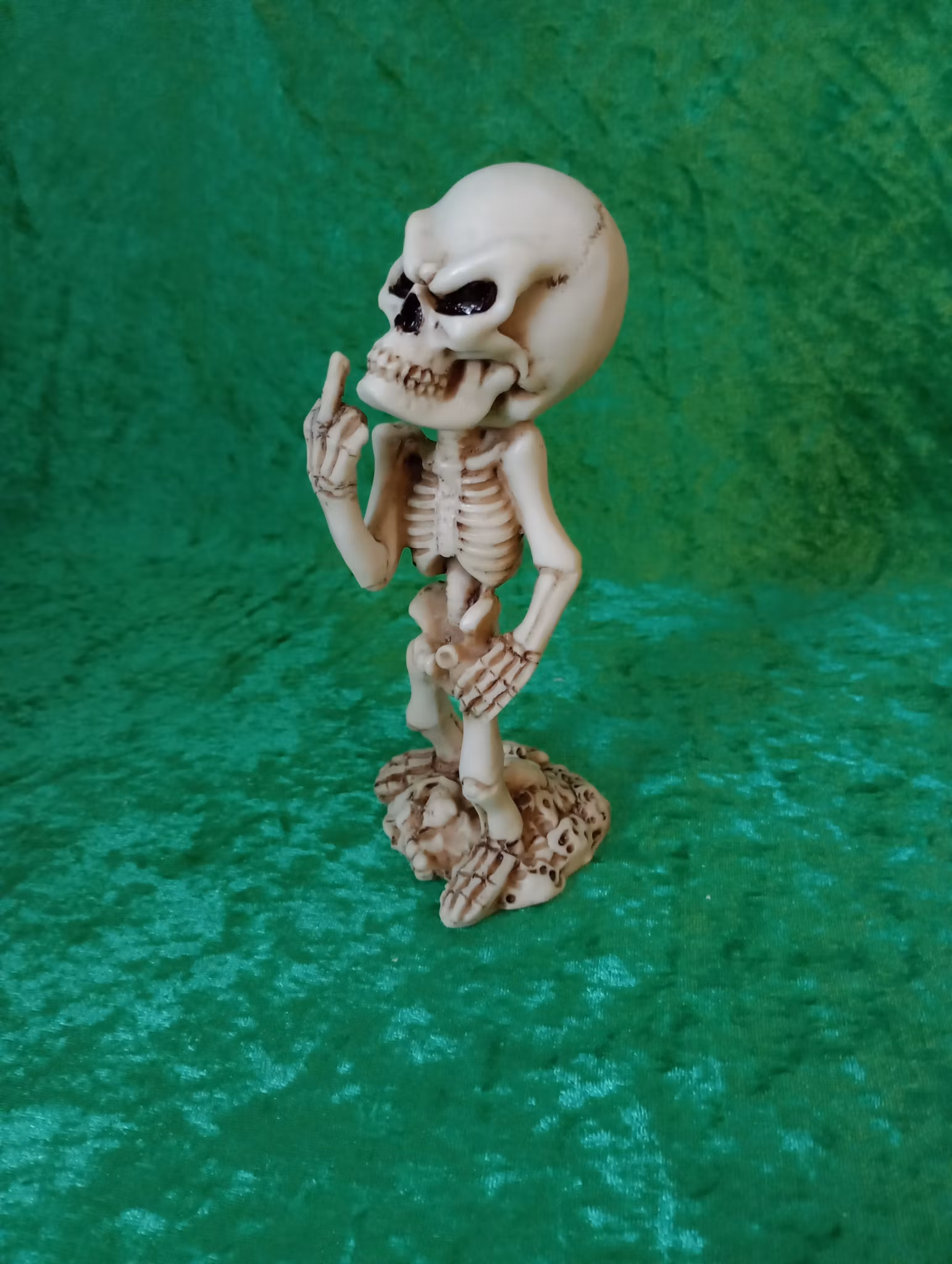 Skelett pekar finger