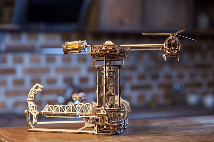 Ugears - Aviator - Byggsats i trä