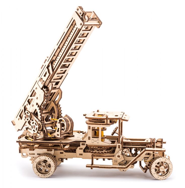 Ugears - Stegbil - Byggsats i trä