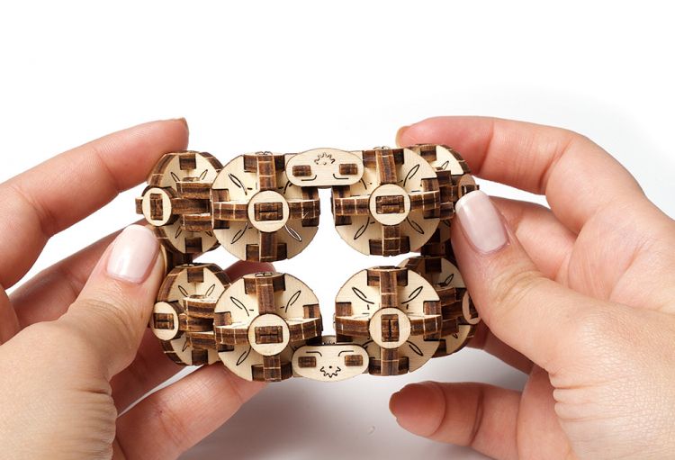 Ugears - Flexi Cubus - Fidget - Byggsats i trä - Ukraina