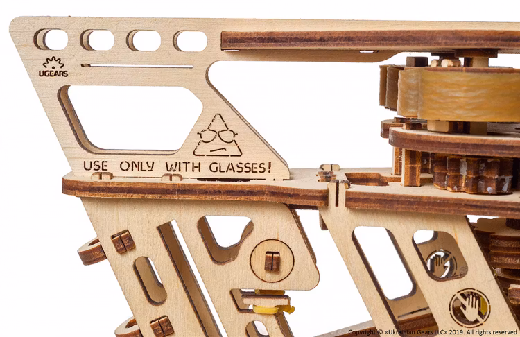 Ugears - Flight Starter - Byggsats i trä