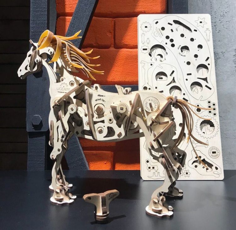 Ugears - Horse - Mechanoid - Byggsats i trä