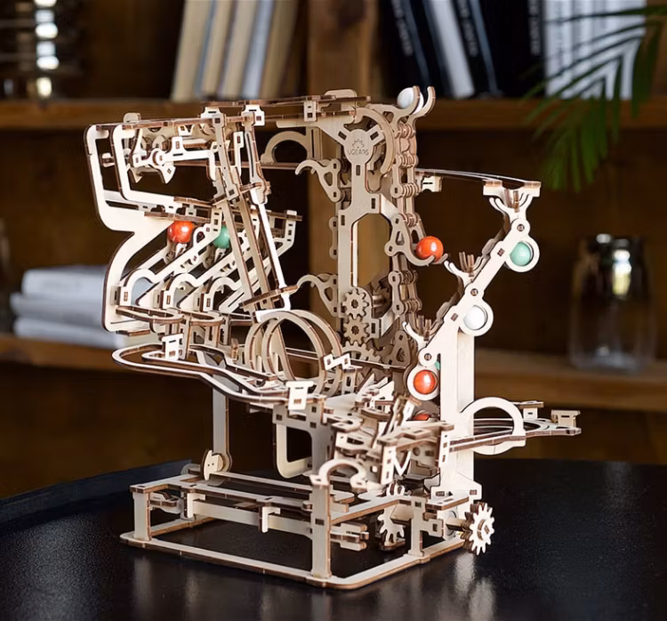 Ugears - Marble Run Chain Hoist - Byggsats i trä
