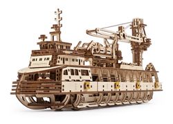 Ugears - Research Vessel - Byggsats i trä