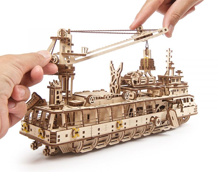Ugears - Research Vessel - Byggsats i trä