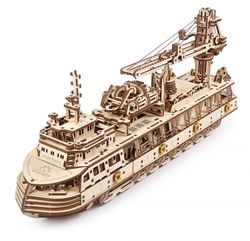 Ugears - Research Vessel - Byggsats i trä