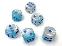Tärningar - Gemini 16mm d6 Pearl Turquoise-White/blue Luminary Dice Block (12 dice)