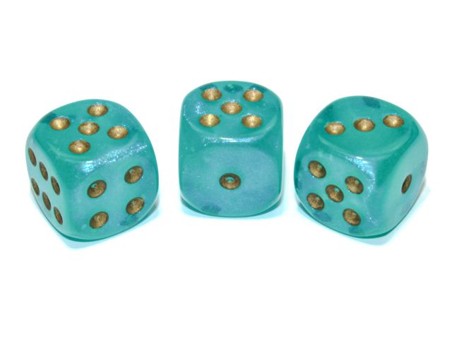 Teal färgade tärningar med guldfärgade prickar.