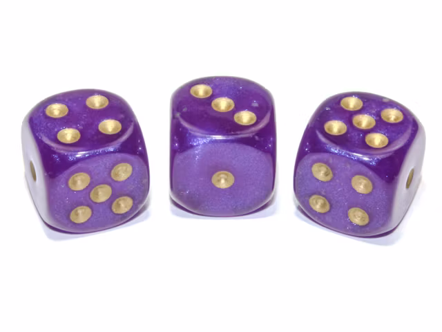 Lila tärningar med guldfärgade prickar från Chessex.