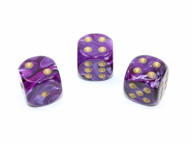 Tärningar i en lila färgmix med guldiga prickar från Chessex.