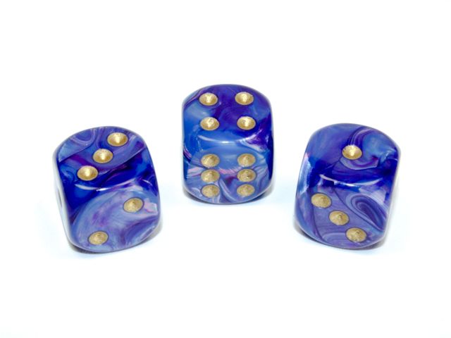 Tärningar i en häftig färgmix av lila och blå med guldfärgade prickar från Chessex.