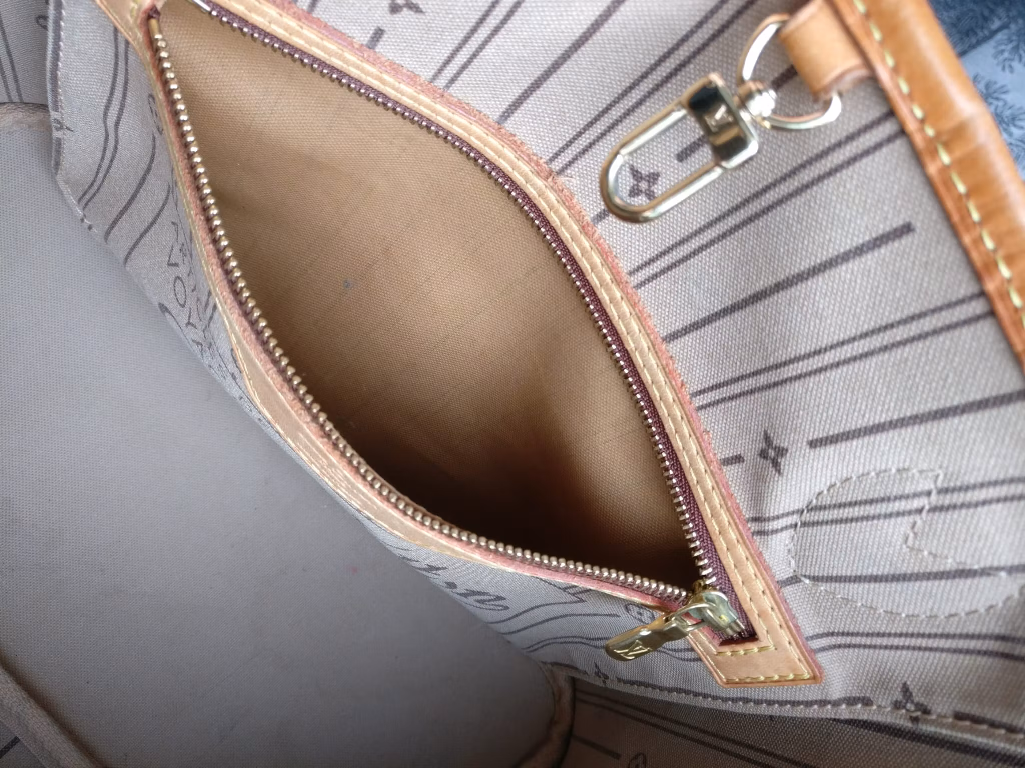 Louis Vuitton Neverfull PM