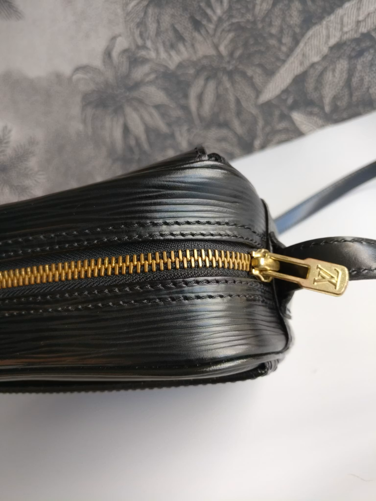 Louis Vuitton Jeune Fille MM epi
