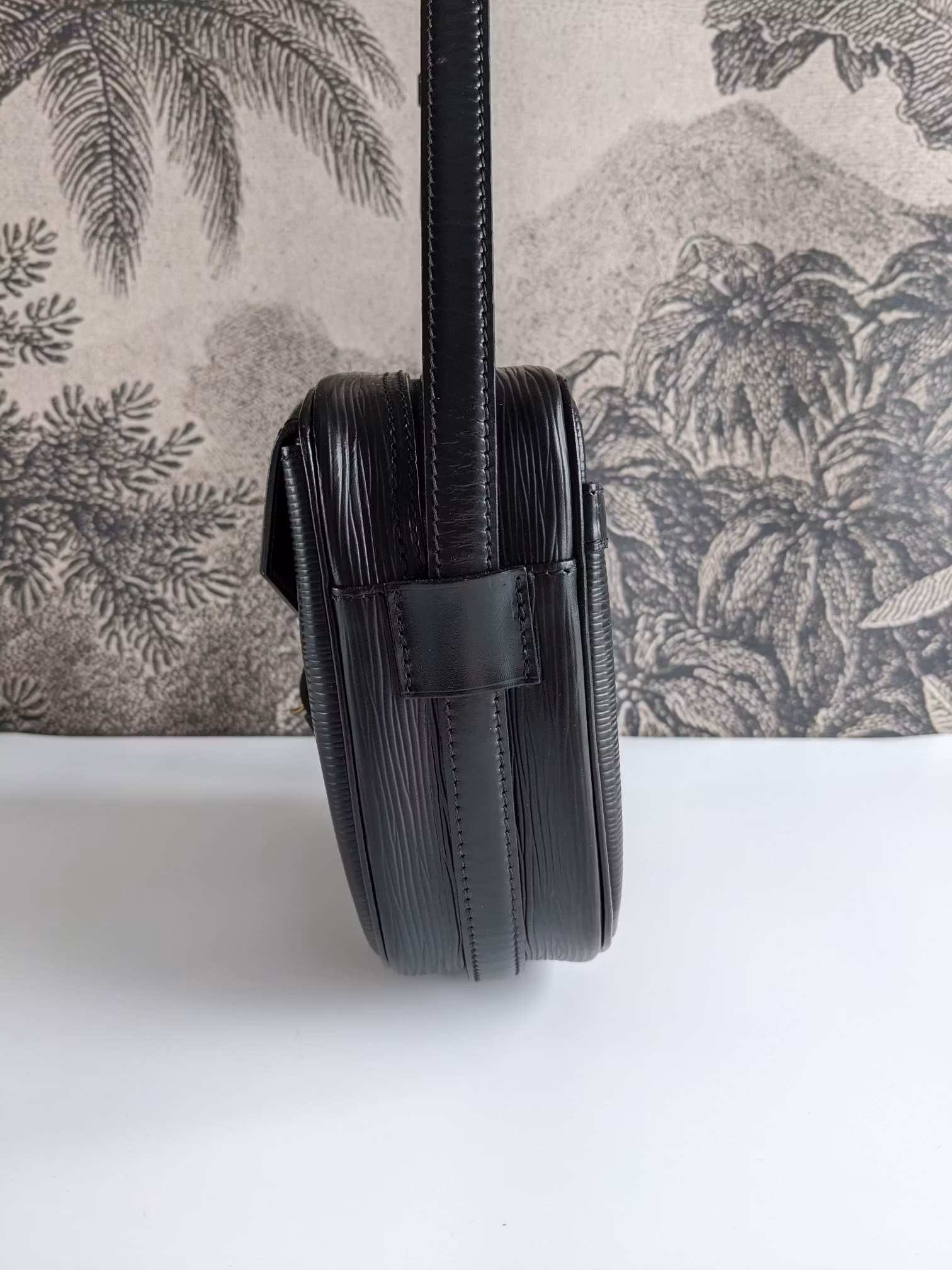 Louis Vuitton Jeune Fille MM epi