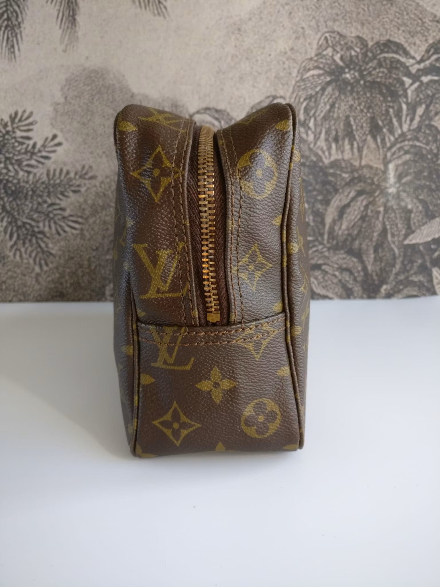 Louis Vuitton Trousse Toilette 28