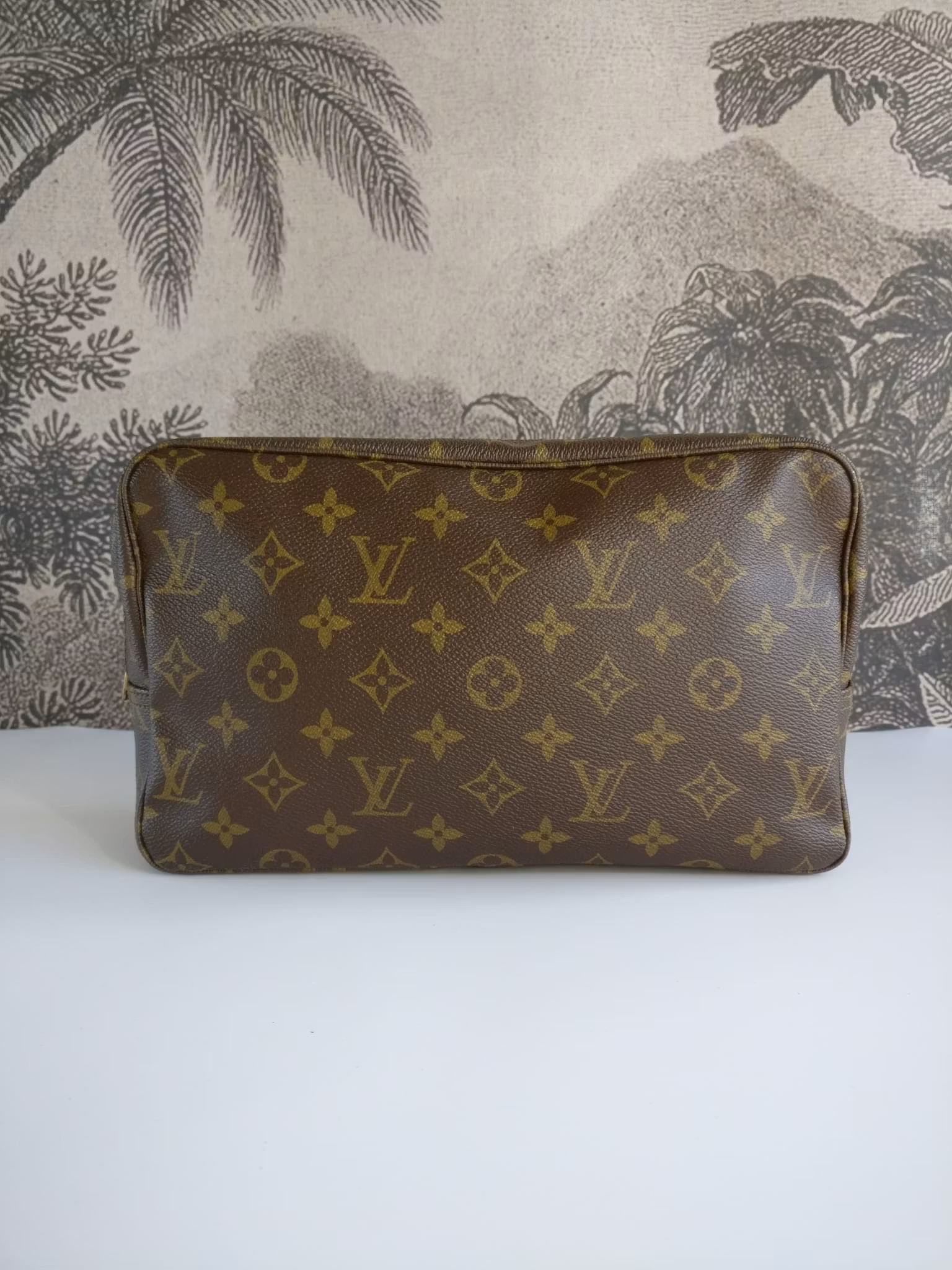 Louis Vuitton Trousse Toilette 28