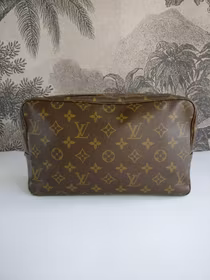 Louis Vuitton Trousse Toilette 28