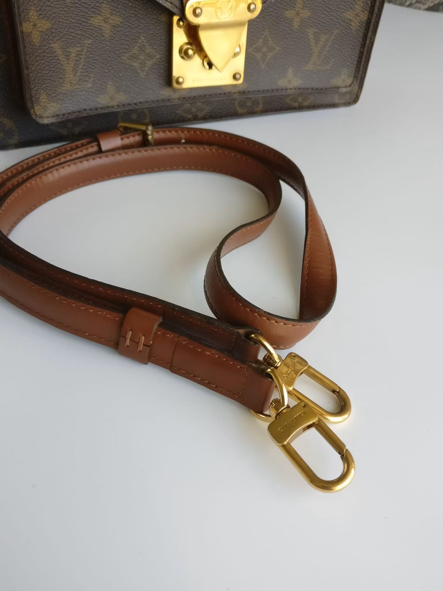 Louis Vuitton Monceau 26