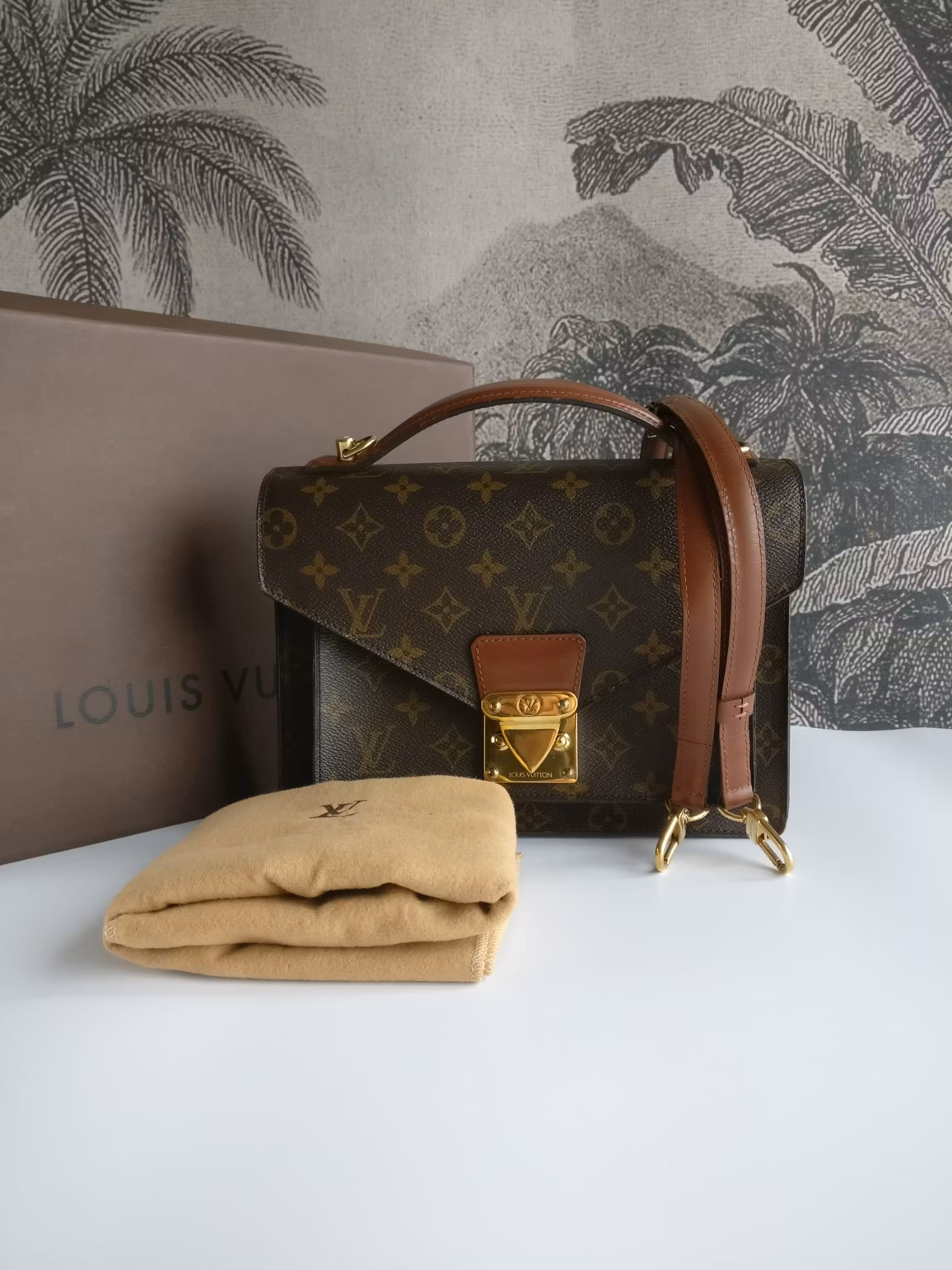 Louis Vuitton Monceau 26