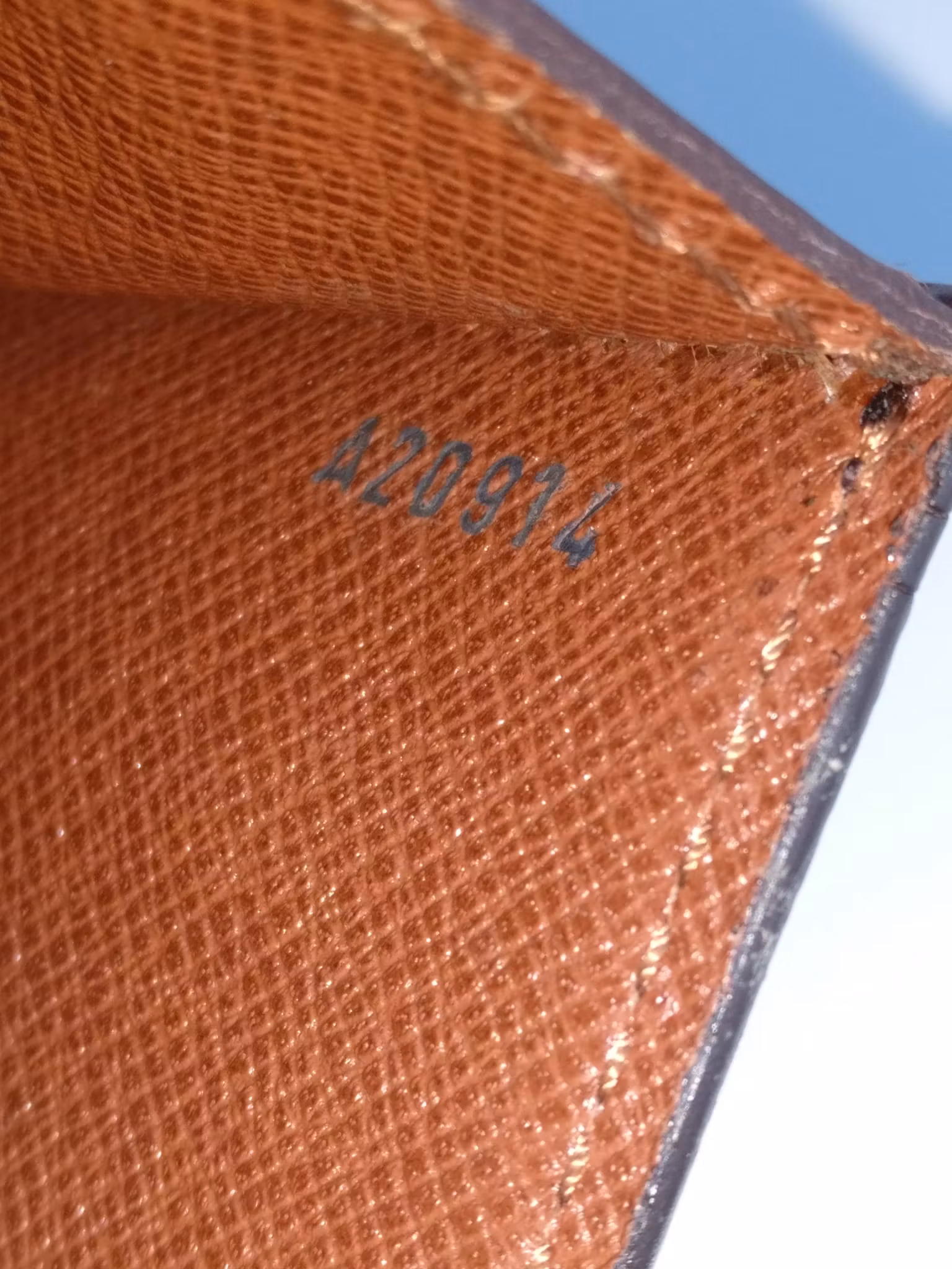 Louis Vuitton Monceau 26