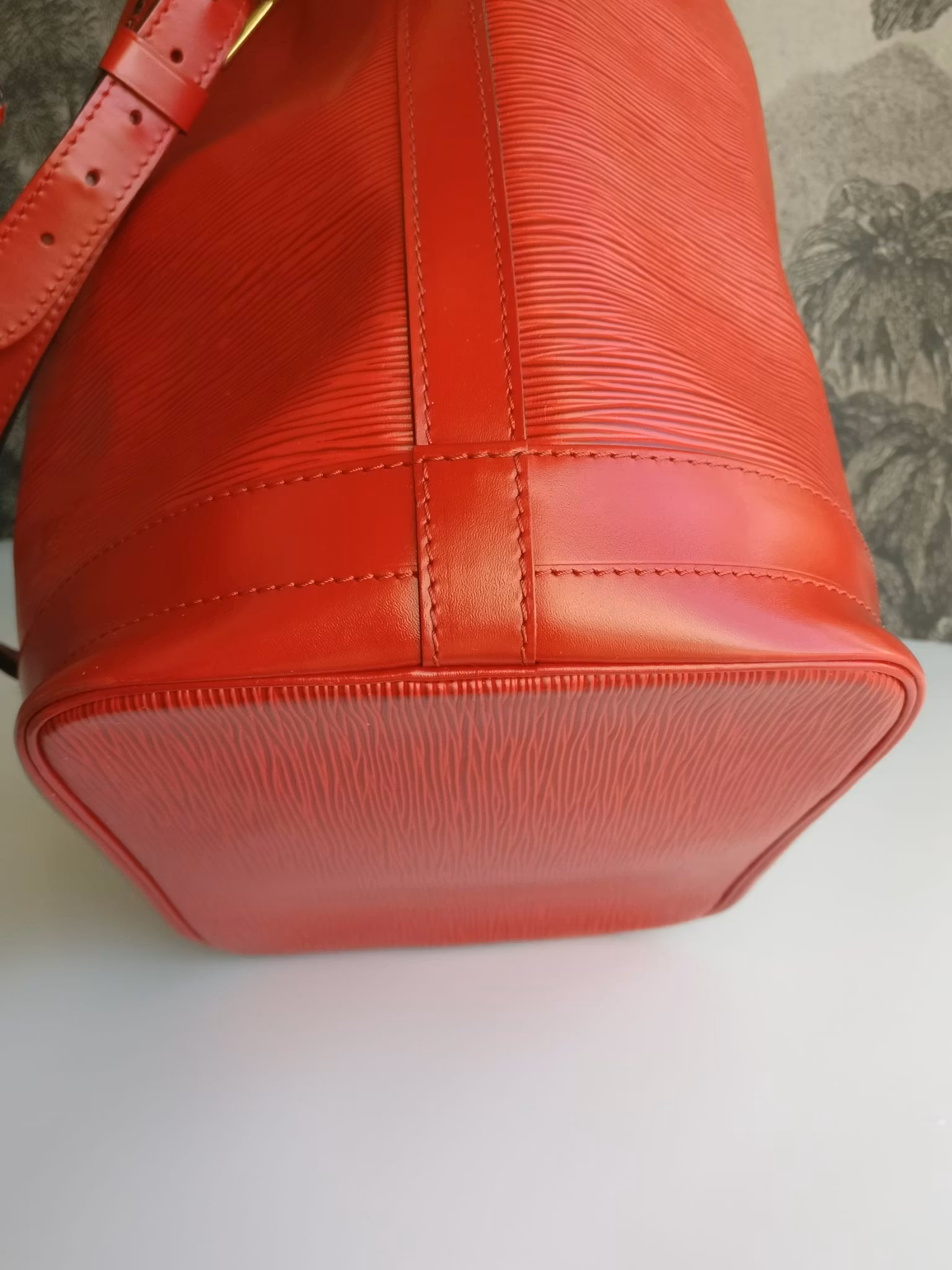 Louis Vuitton Noé GM red epi