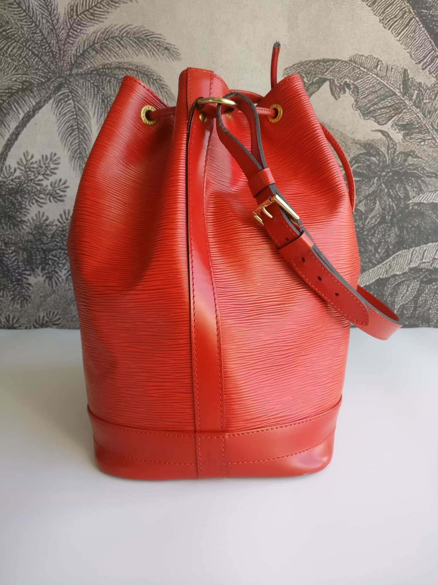 Louis Vuitton Noé GM red epi