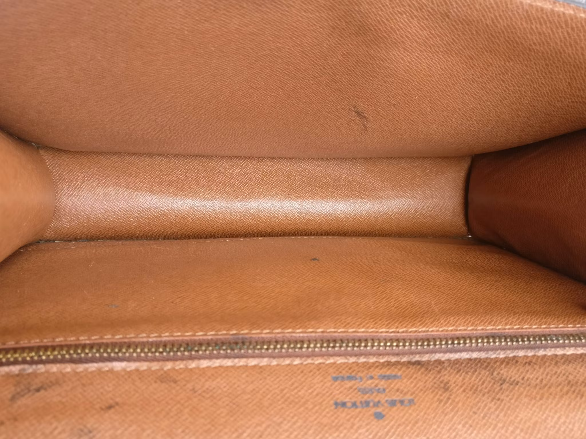 Louis Vuitton Monceau 26