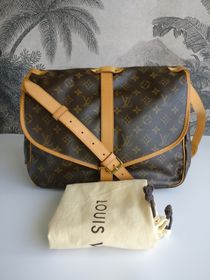 Louis Vuitton Saumur 35
