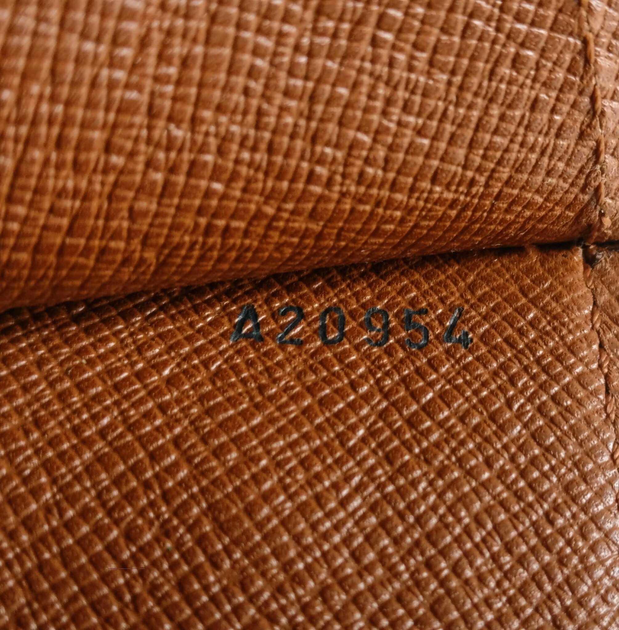 Louis Vuitton Monceau 26