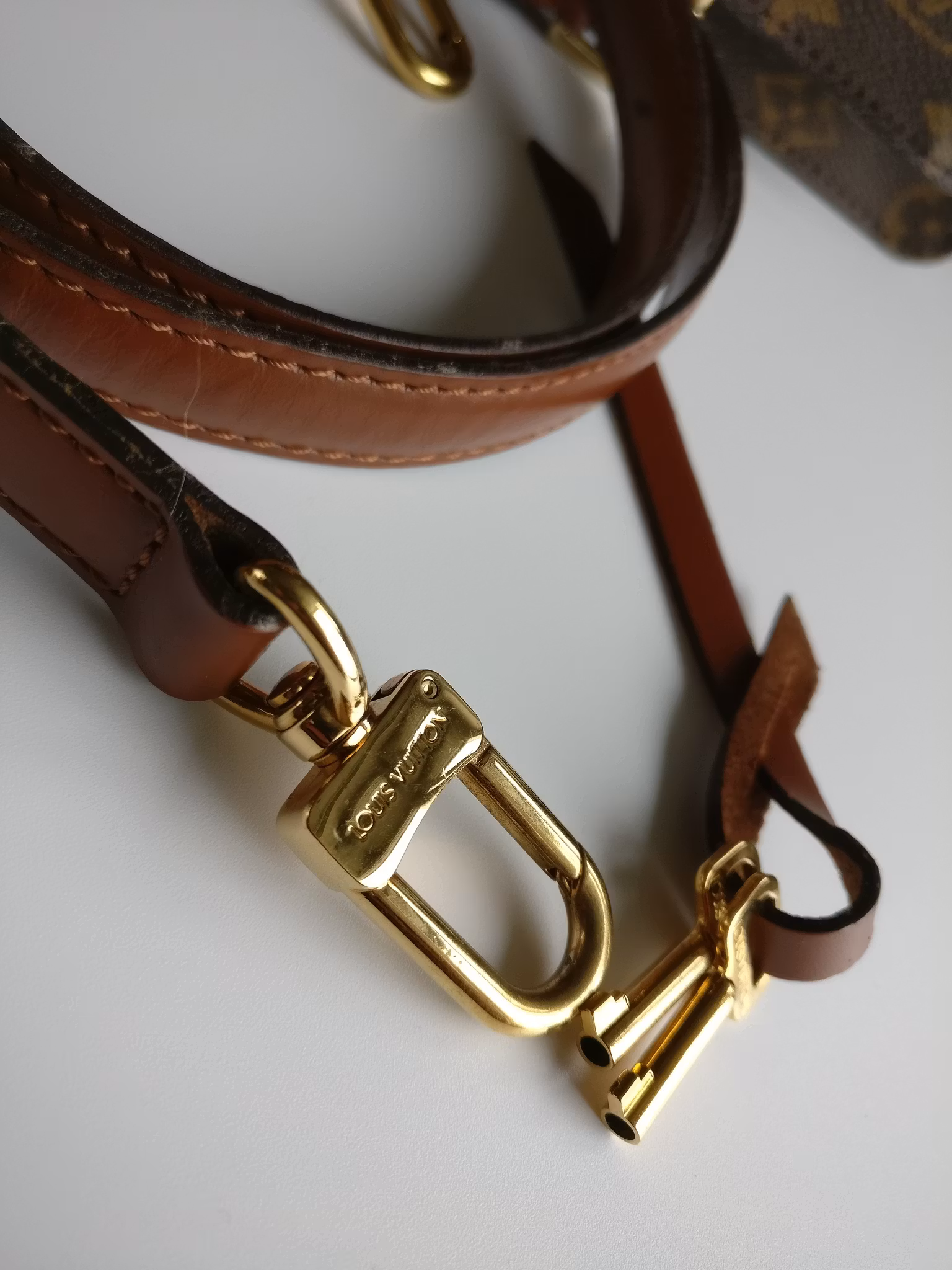 Louis Vuitton Monceau 26