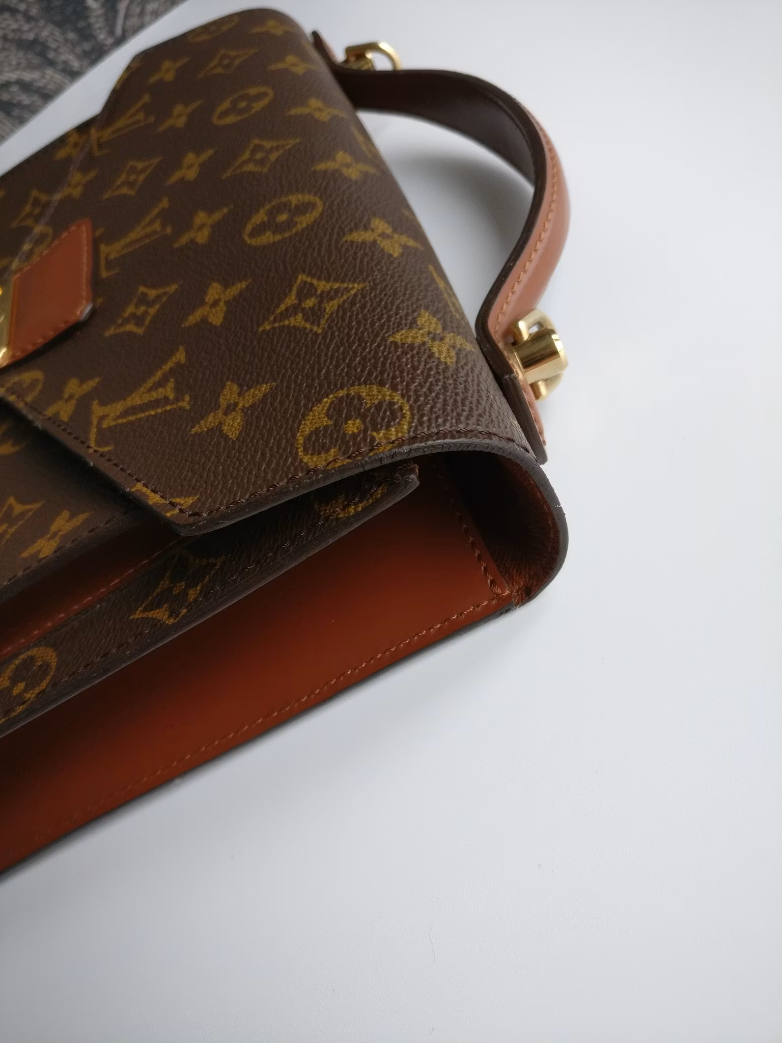 Louis Vuitton Monceau 26