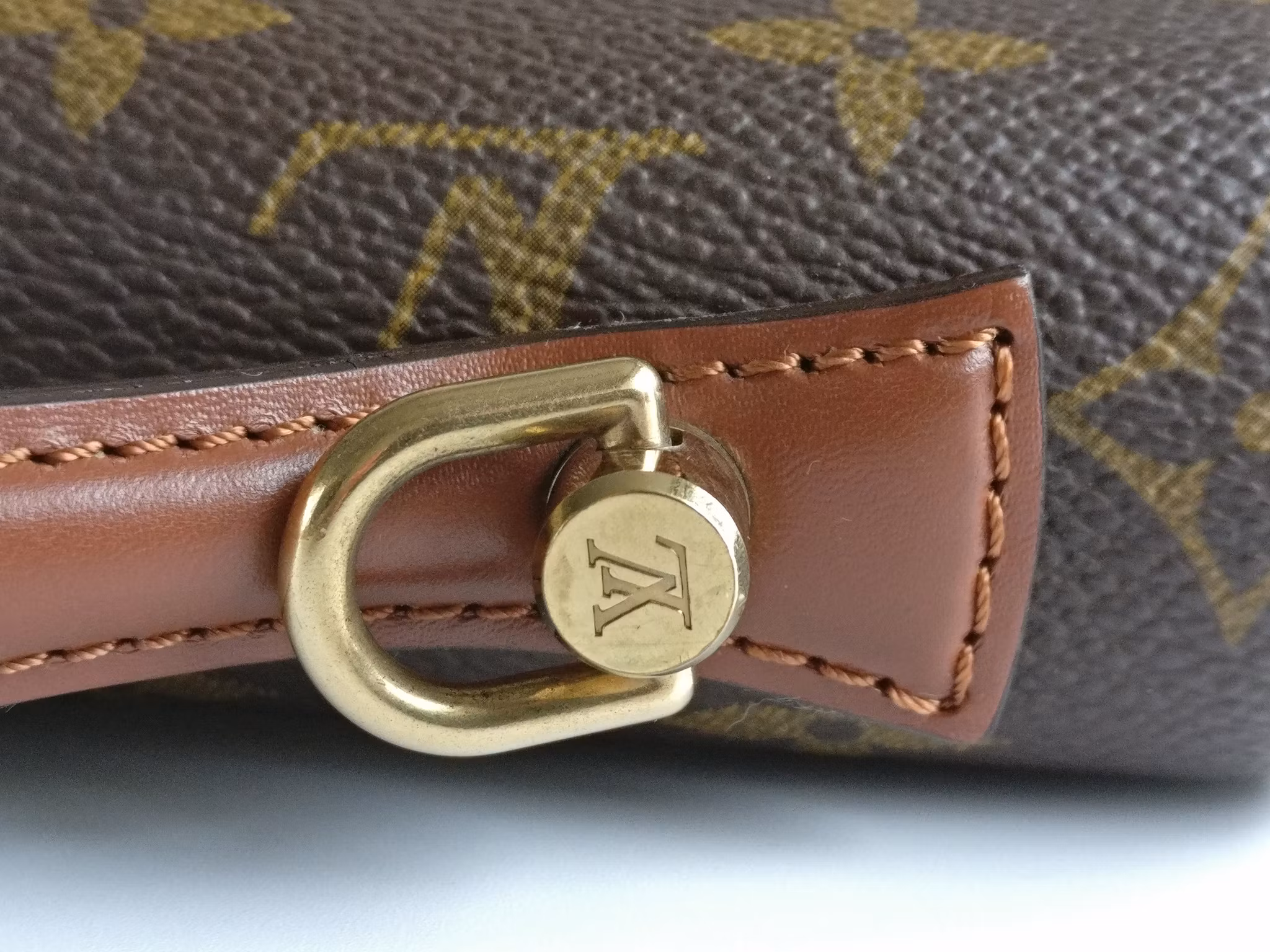 Louis Vuitton Monceau 26